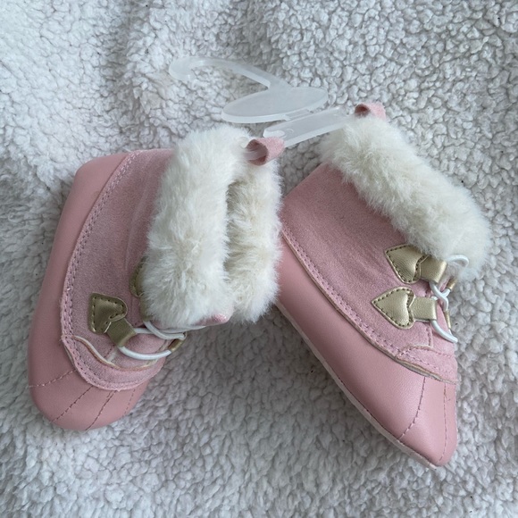 New Joe Fresh pink crib booties - Picture 2 of 3